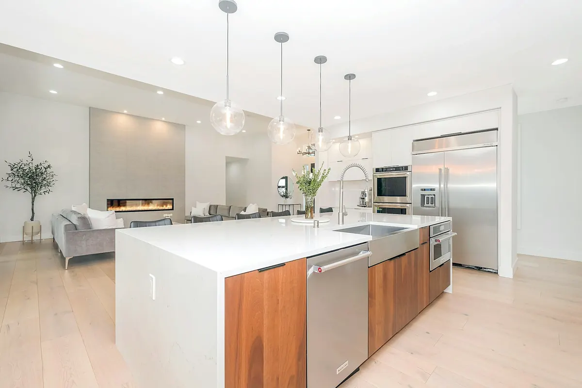 Cuisine propre et entièrement équipée d’un appartement