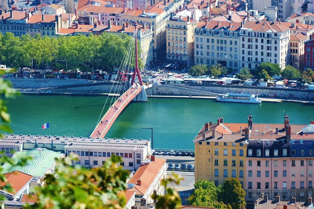 Vue aérienne du centre de Lyon, de la Saône et de la passerelle du Palais de Justice
