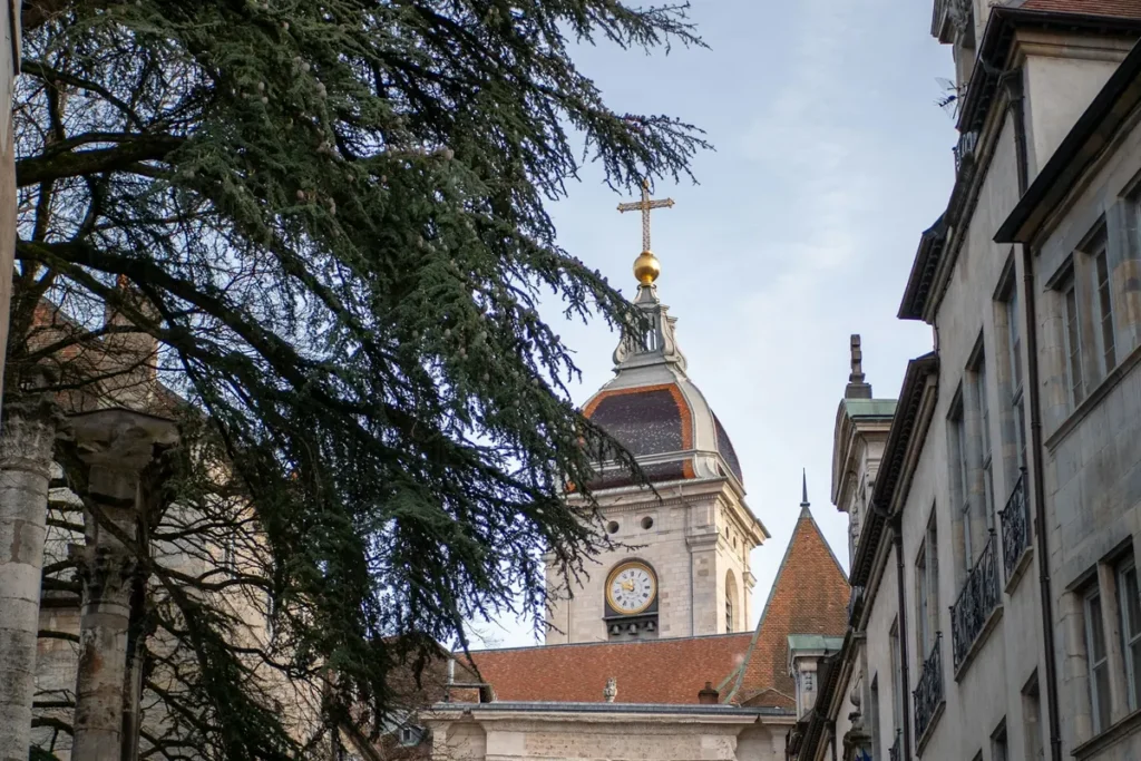 Rue du centre historique de Besançon