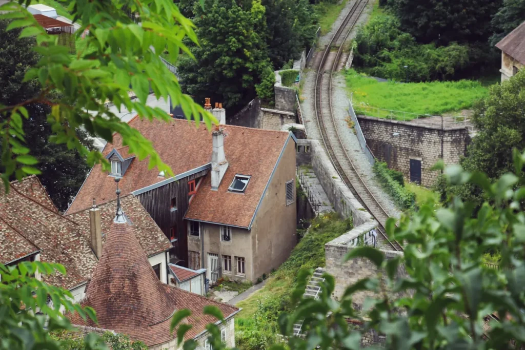 Toits de Besançon vus depuis la colline